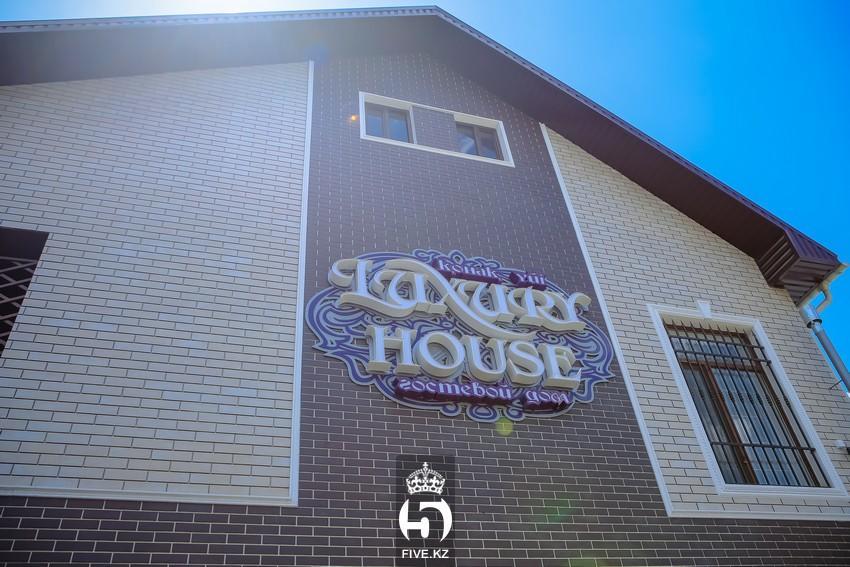 Hotel Luxury House Schymkent Exterior foto