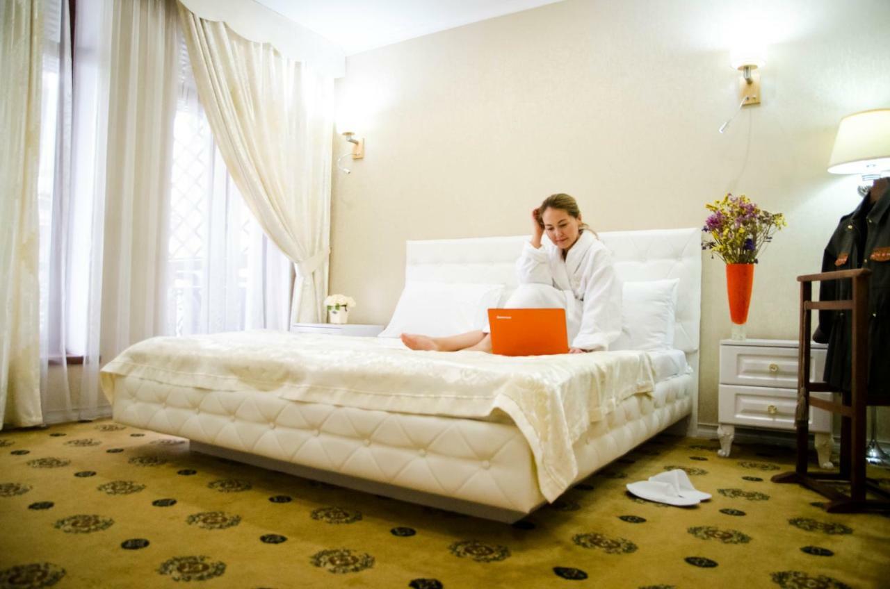 Hotel Luxury House Schymkent Exterior foto
