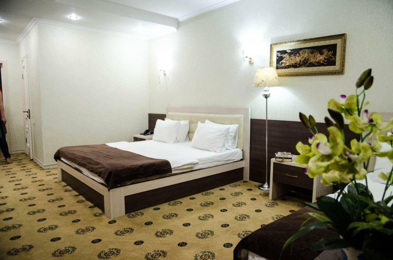 Hotel Luxury House Schymkent Exterior foto